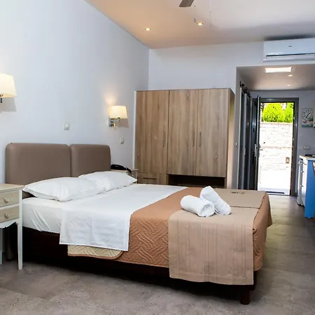 Locandina Living Corfu Barbáti