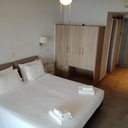 Locandina Living Corfu *